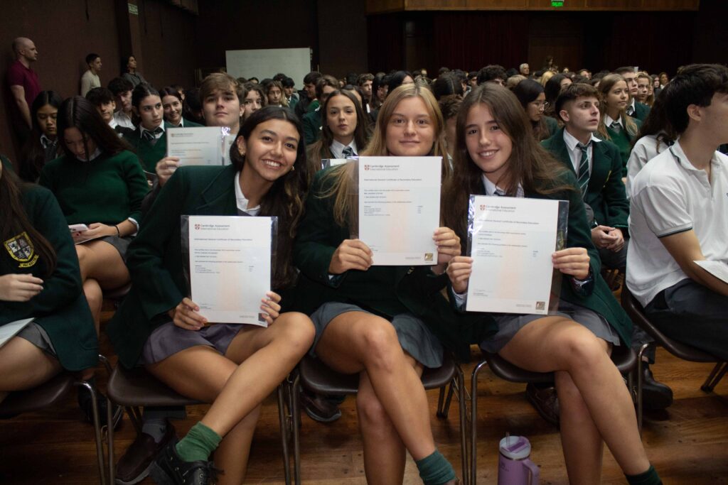 Alumnos del Belgrano Day School recibieron las certificaciones de exámenes Cambridge
