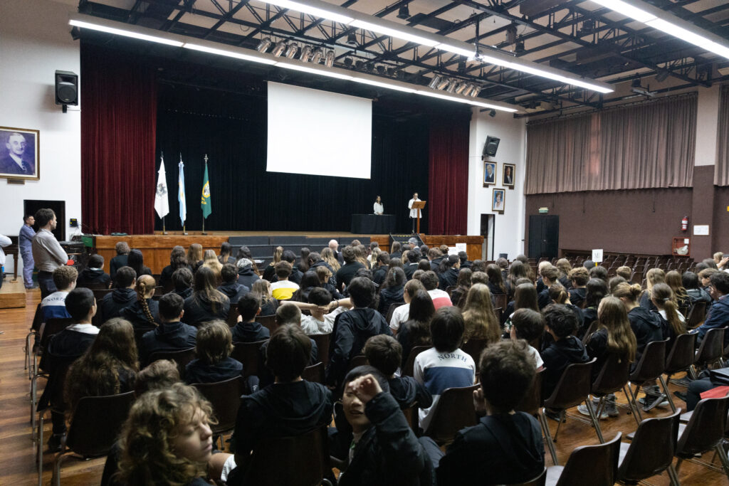 Alumnos del Belgrano Day School recibieron las certificaciones de exámenes Cambridge