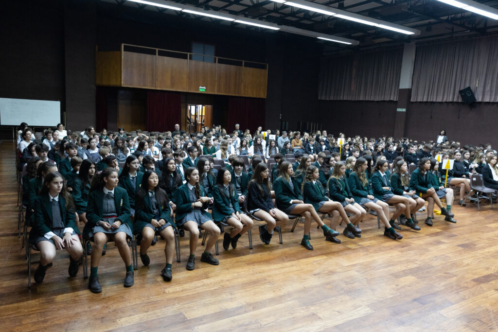 Alumnos del Belgrano Day School recibieron las certificaciones de exámenes Cambridge