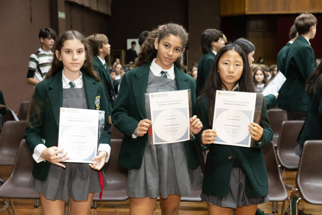 Alumnos del Belgrano Day School recibieron las certificaciones de exámenes Cambridge