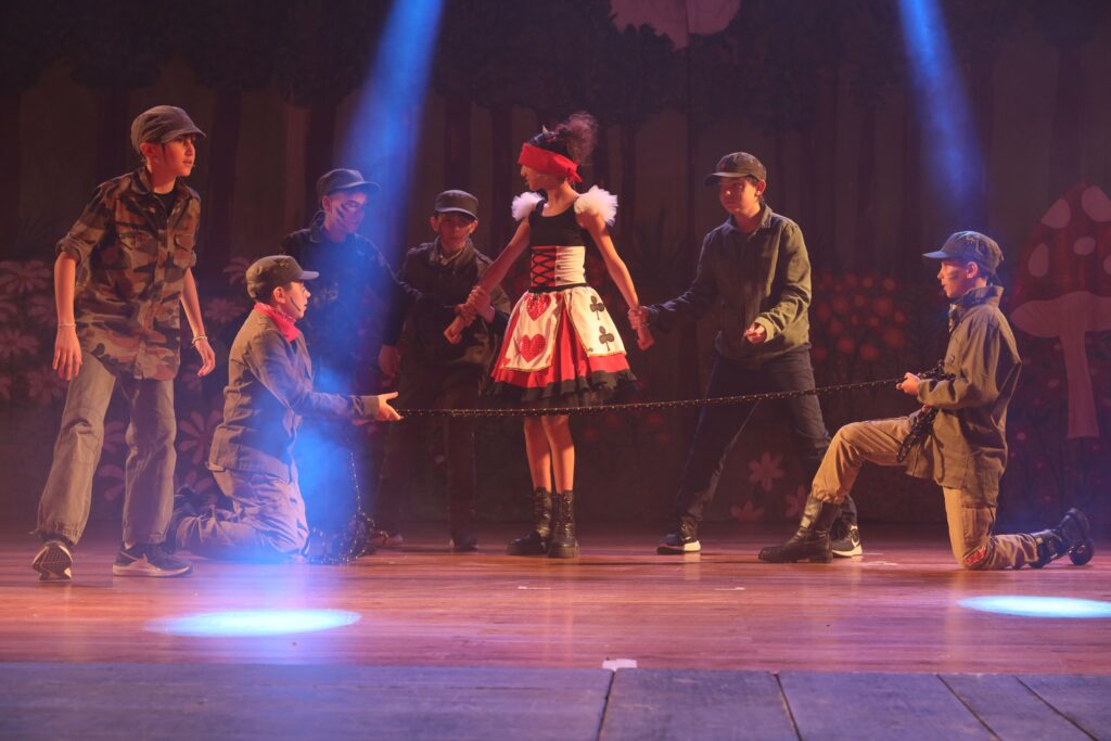“Finding Wonderland”, el play de fin de año de Primary de Belgrano Day School