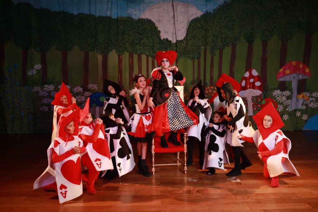 “Finding Wonderland”, el play de fin de año de Primary de Belgrano Day School