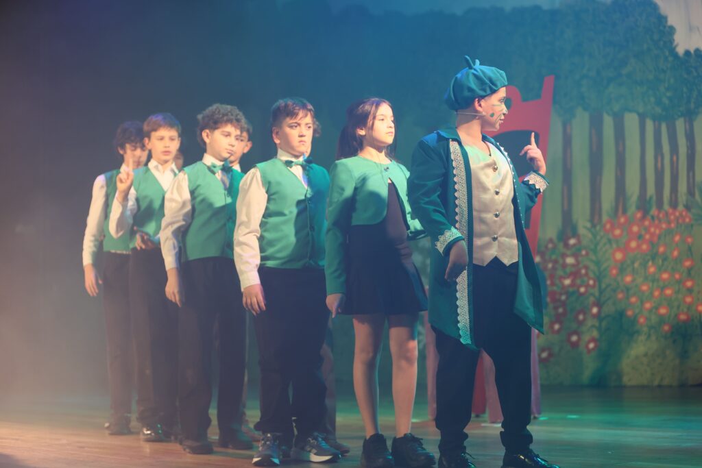 “Finding Wonderland”, el play de fin de año de Primary de Belgrano Day School
