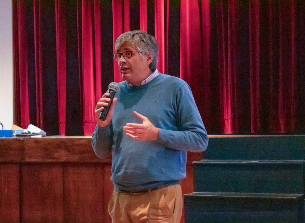 AI Sessions: una propuesta institucional para reflexionar, aprender y construir juntos una mirada crítica y creativa sobre el uso de la inteligencia artificial (IA) en la educación.