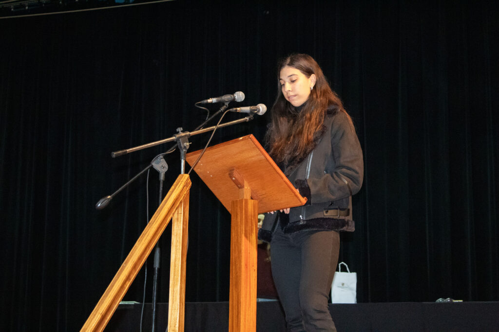 Estudiantes del Belgrano Day School recibiendo sus Certificados Internacionales de Cambridge durante la ceremonia 2025.