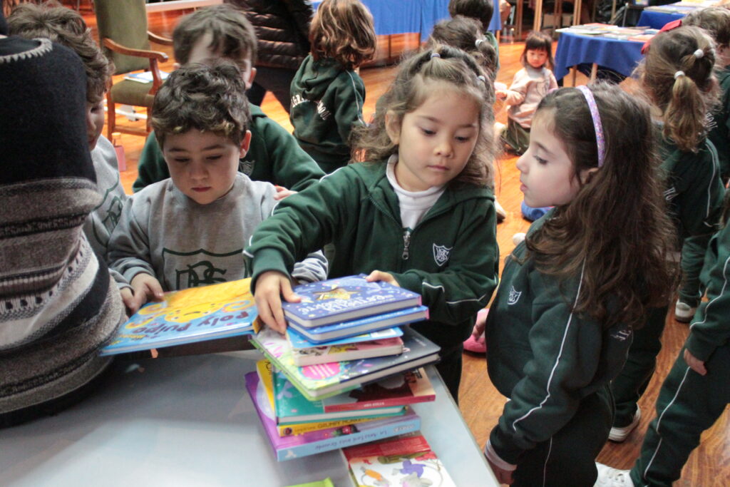 BDS Book Fair 2025 en el hall del colegio