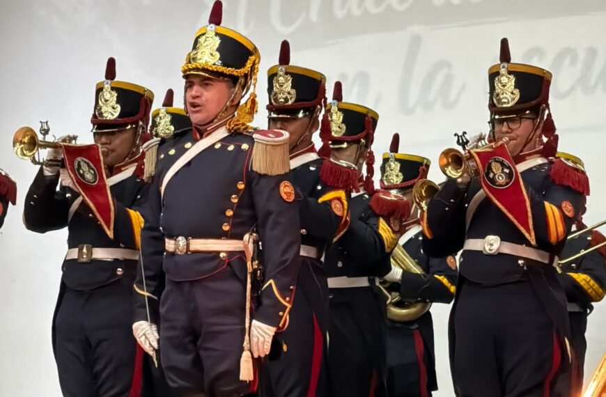 El Belgrano Day School homenajeó al General San Martín junto al Regimiento de Granaderos a Caballo